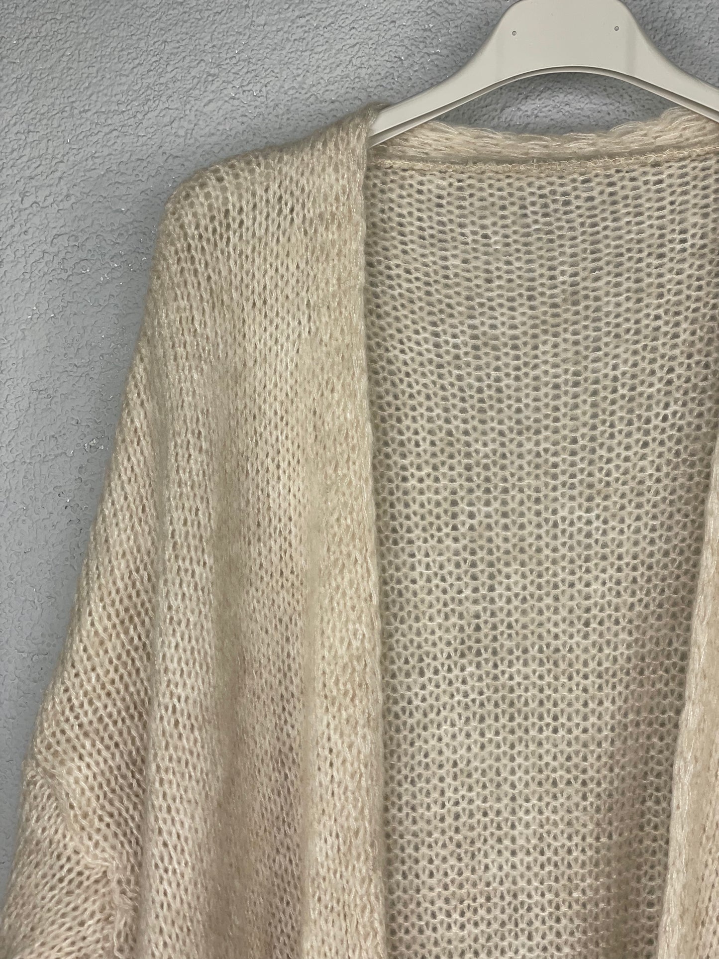 Rebeca Lara Beige