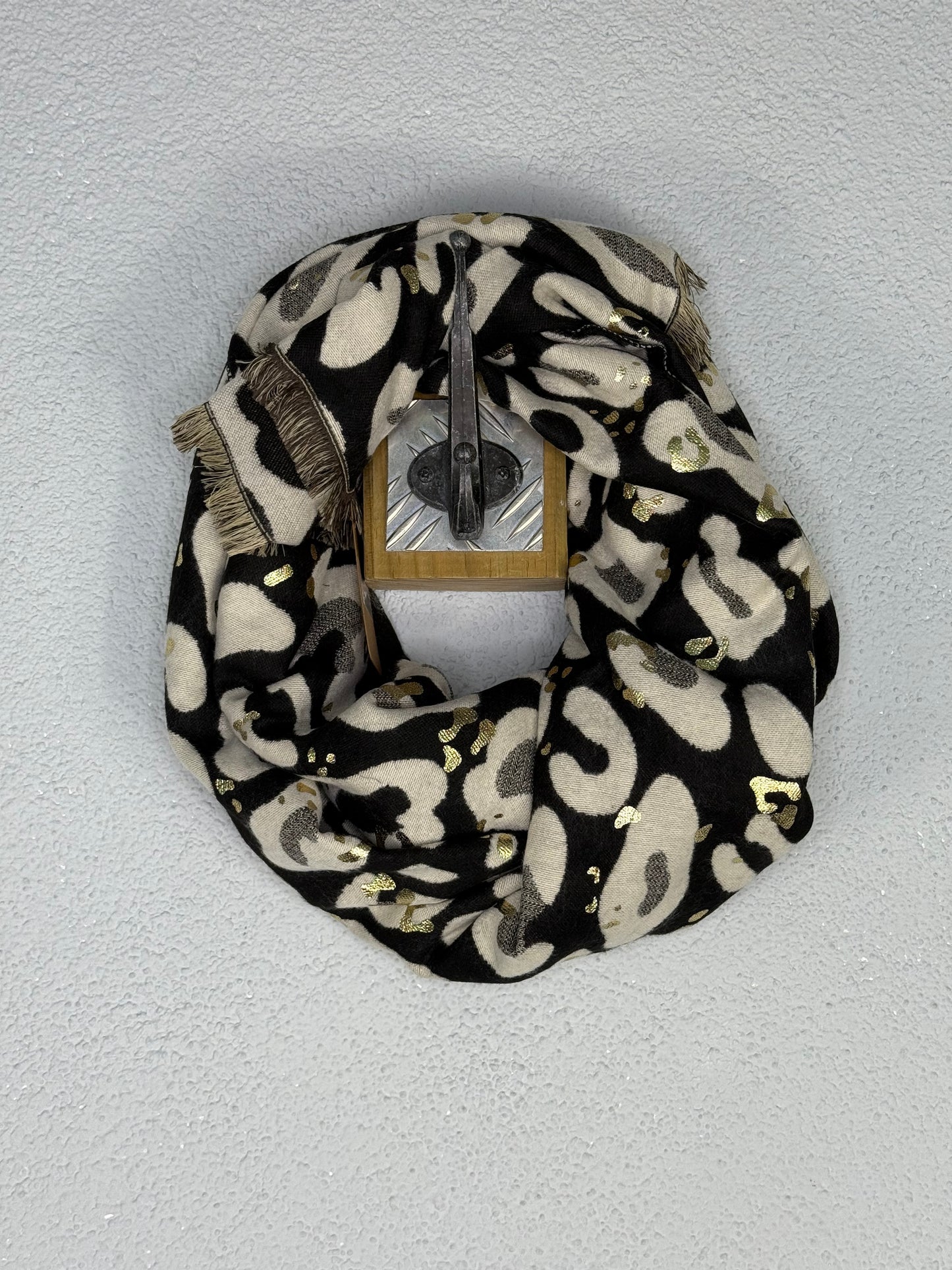 Bufanda animal print y dorado