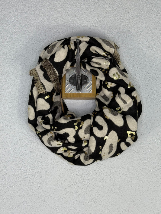 Bufanda animal print y dorado