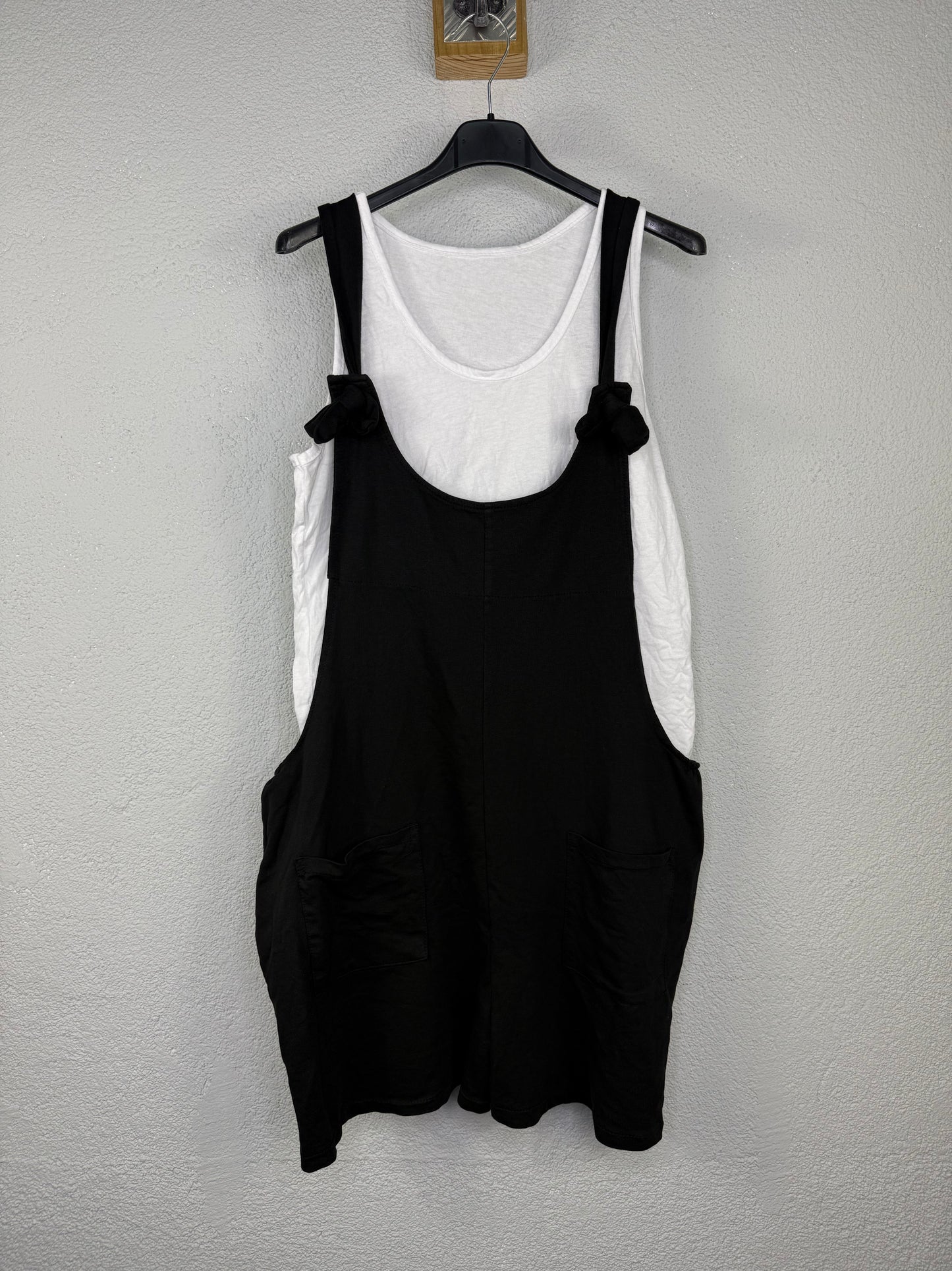 Mono corto  Caracas Negro (con camiseta)