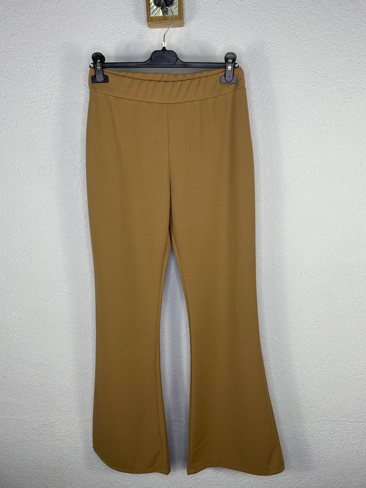 Pantalón campana Vela Camel