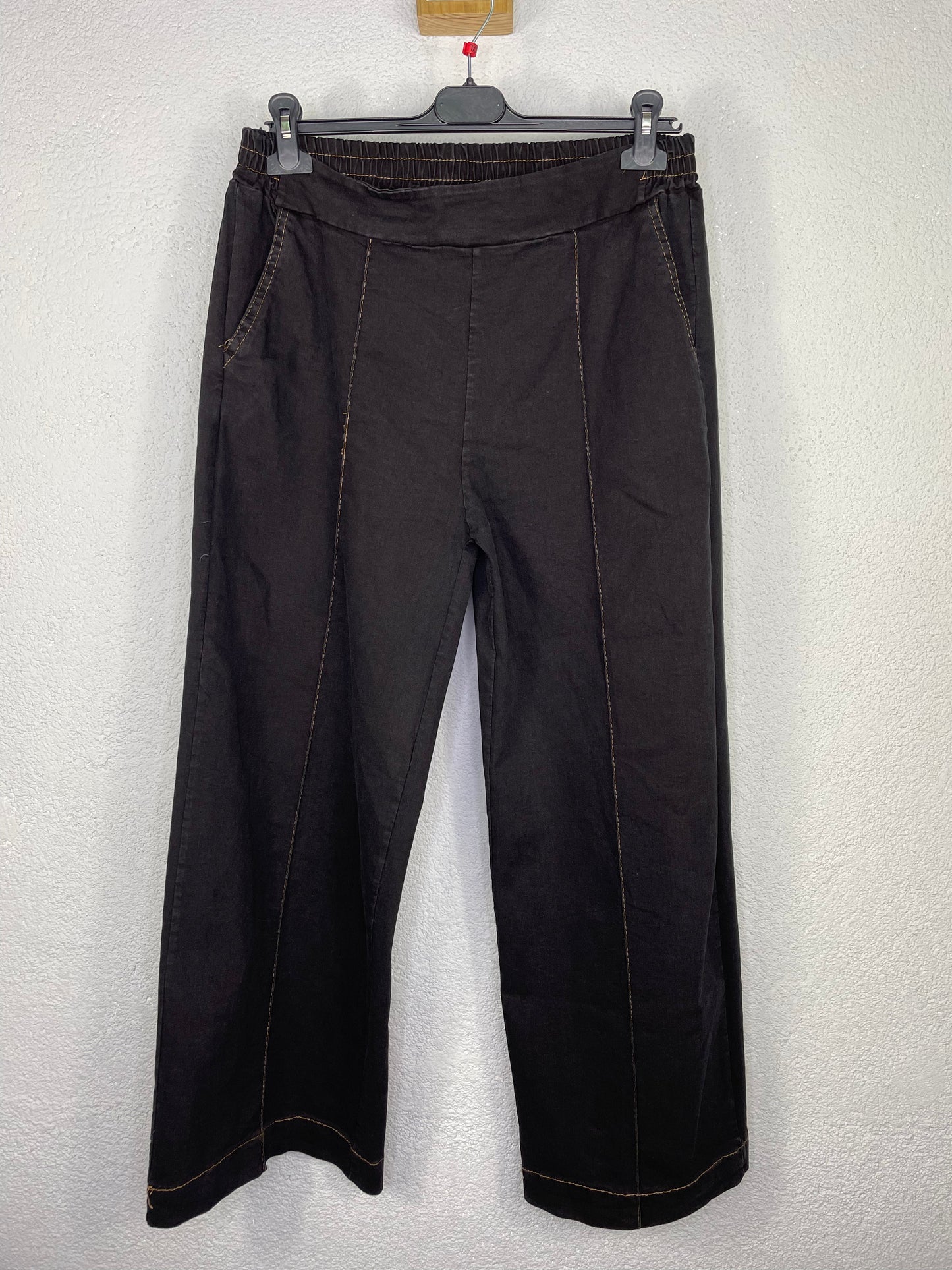Pantalón Barcelona Negro desgastado
