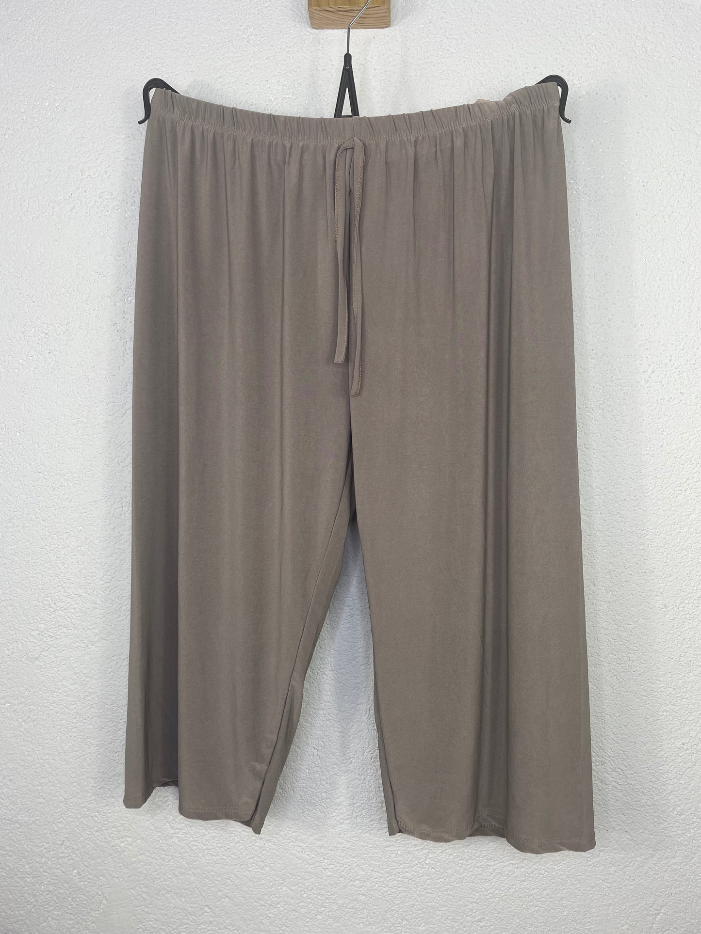Pantalón Pirata Medina Taupe PLUS