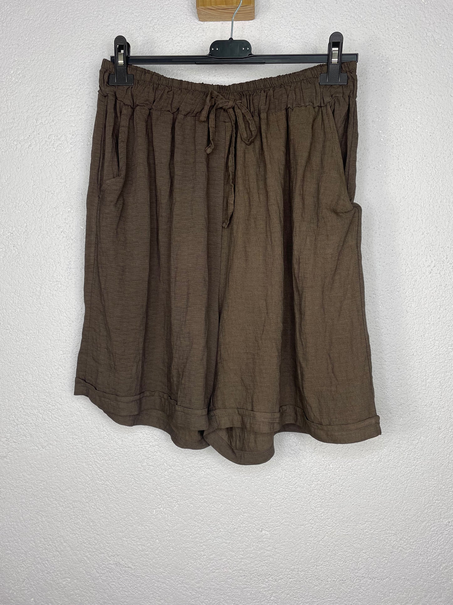 Pantalon corto Calma Marrón Chocolate