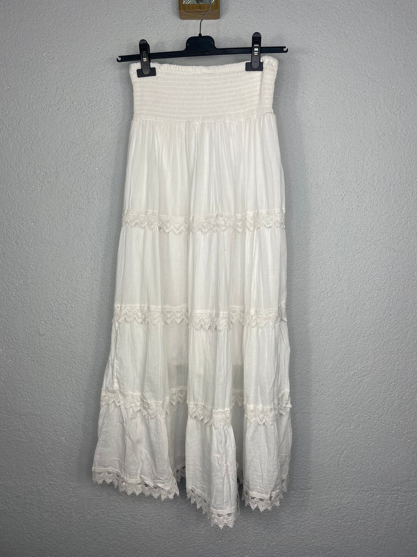 Falda Lourdes blanca