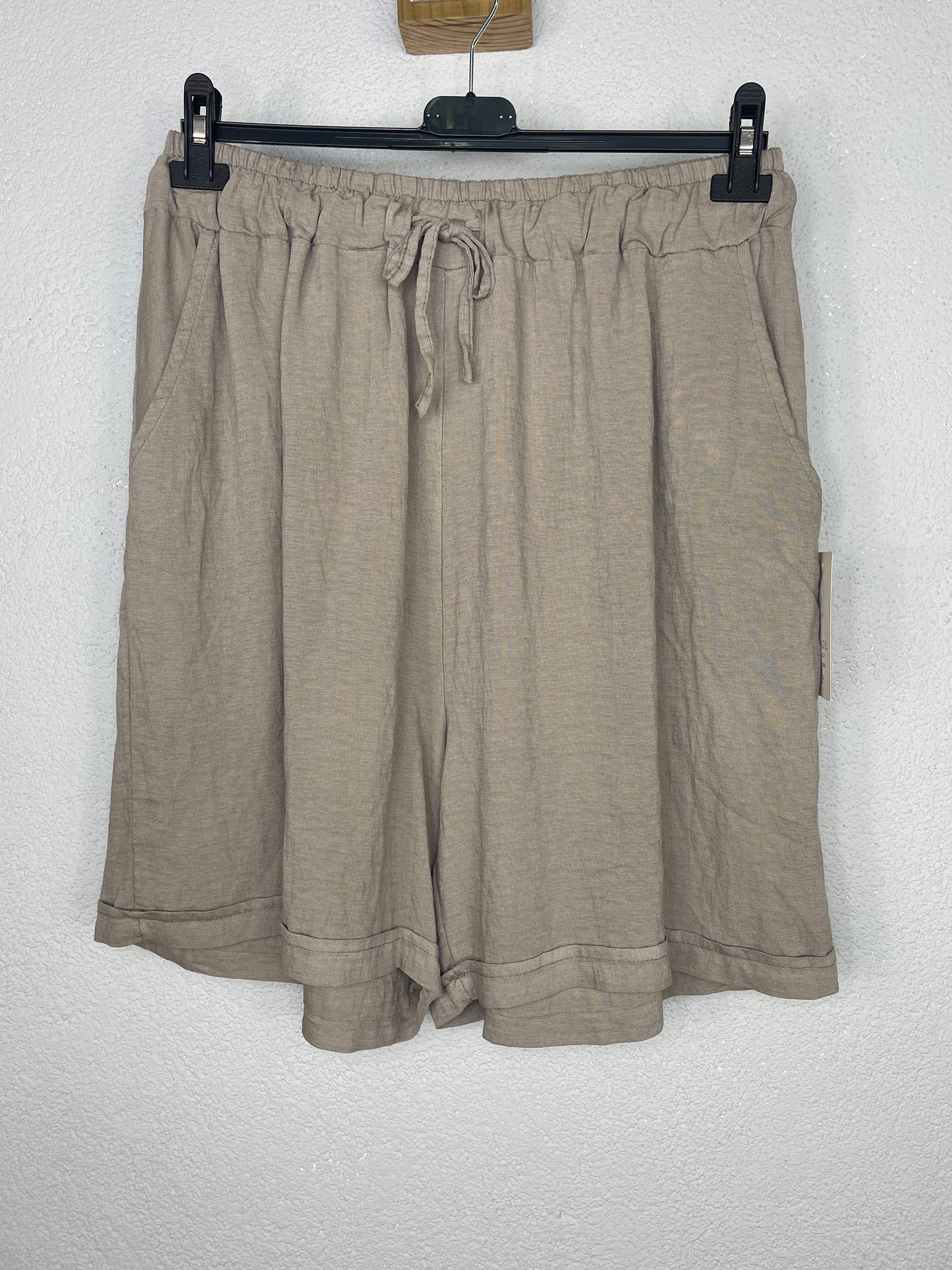 Pantalon corto Calma Taupe