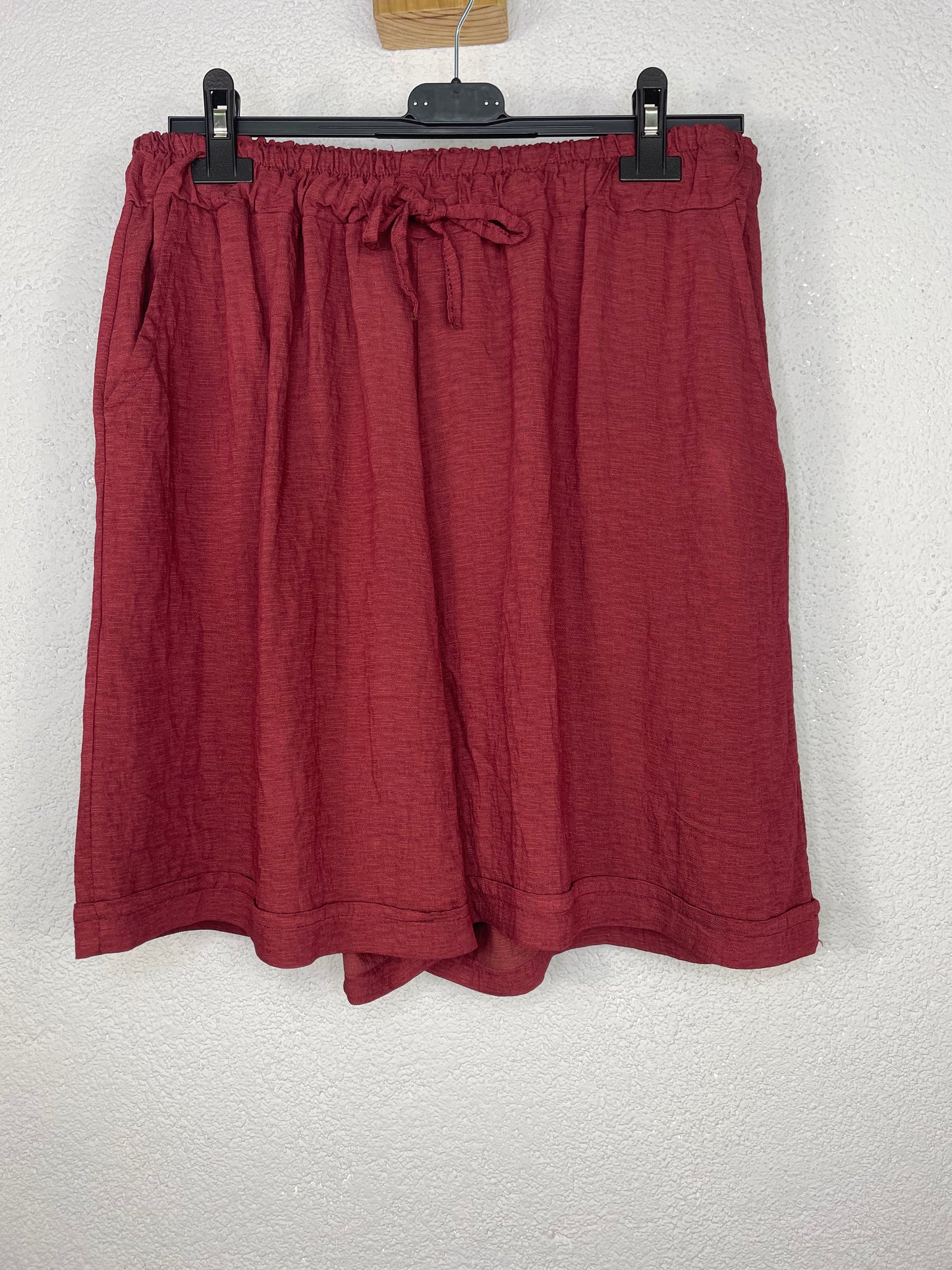 Pantalon corto Calma burdeos