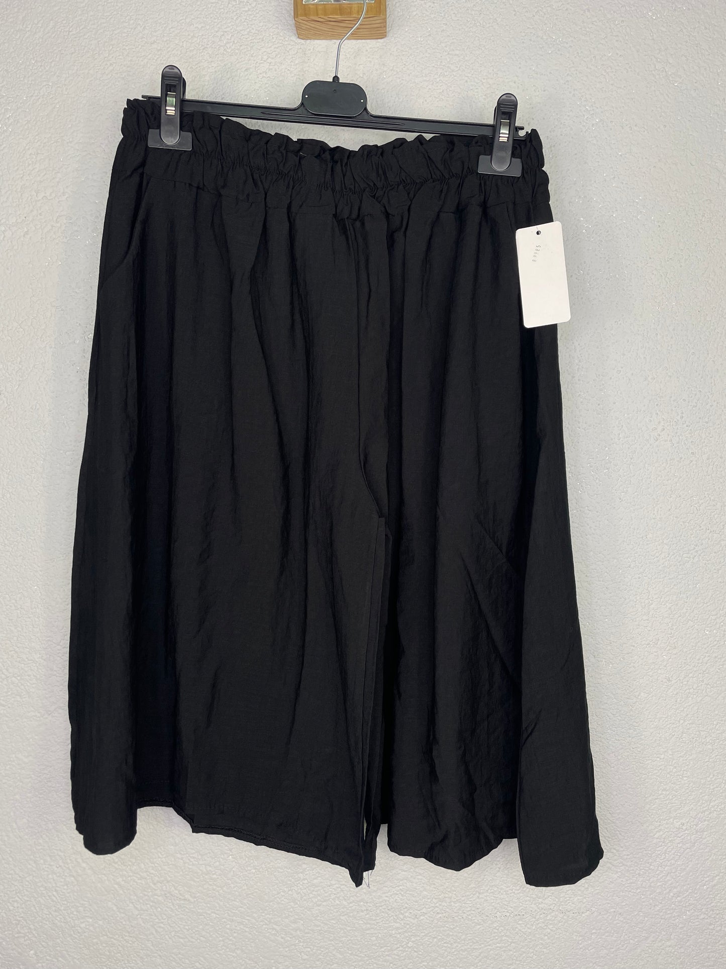 Pantalón corto Santillana Negro PLUS