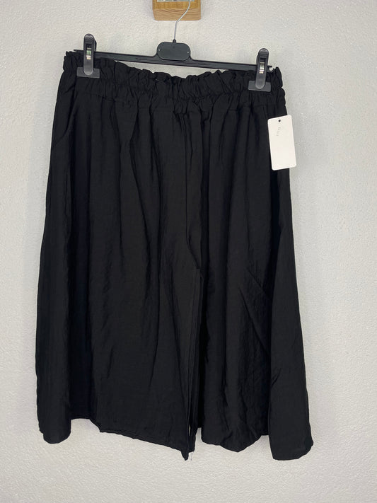 Pantalón corto Santillana Negro PLUS